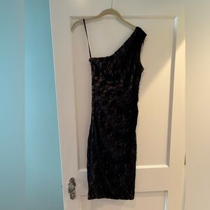 Maggy London size 6 black and tan lace one shoulder formal dress. Worn once.